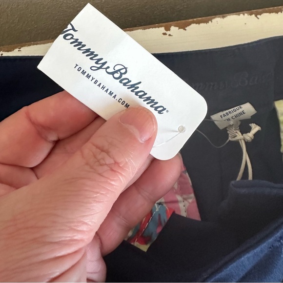 Tommy Bahama Shorts - NTW - Picture 3 of 5